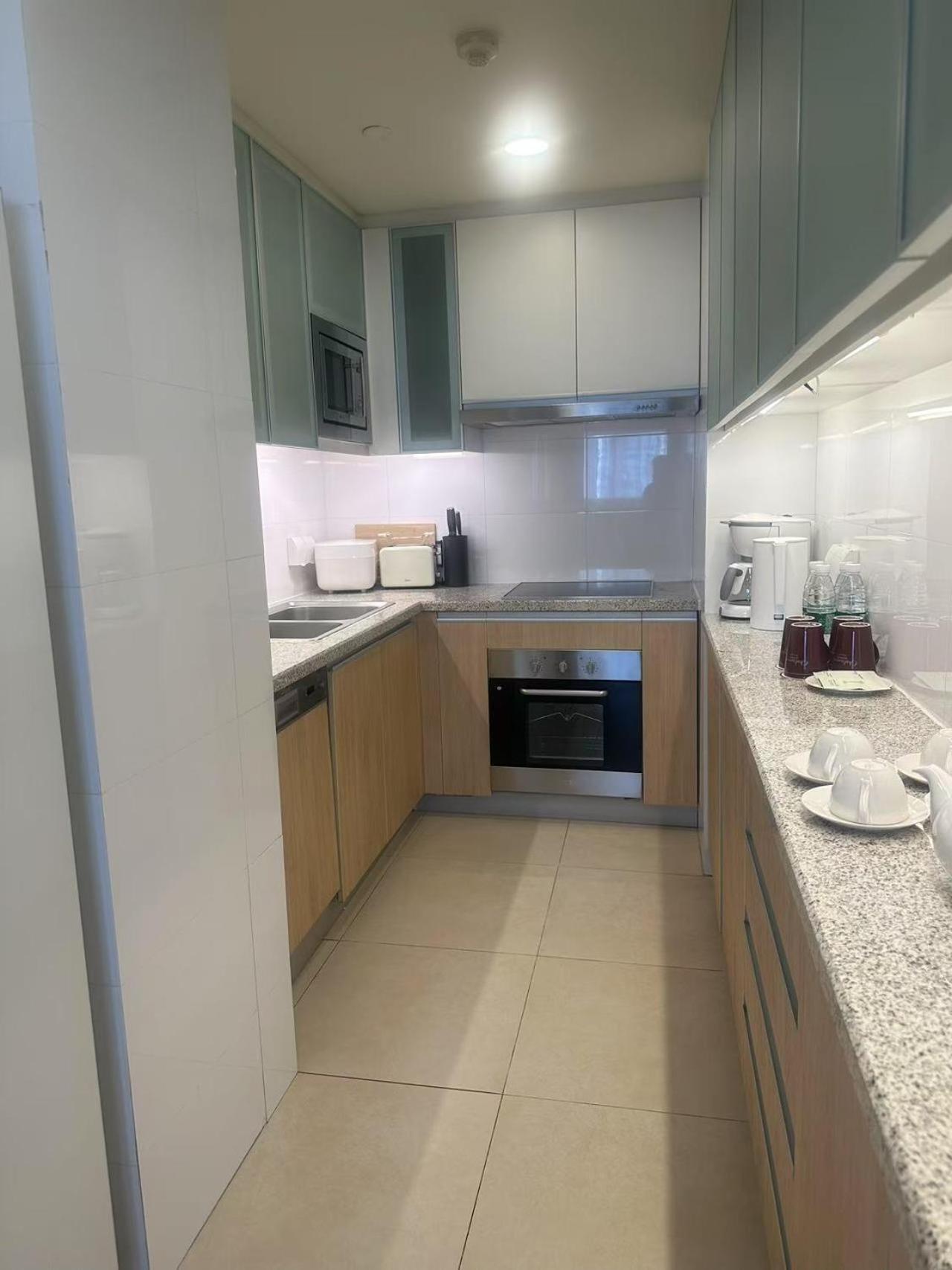 Oakwood Residence Шанхай Екстериор снимка